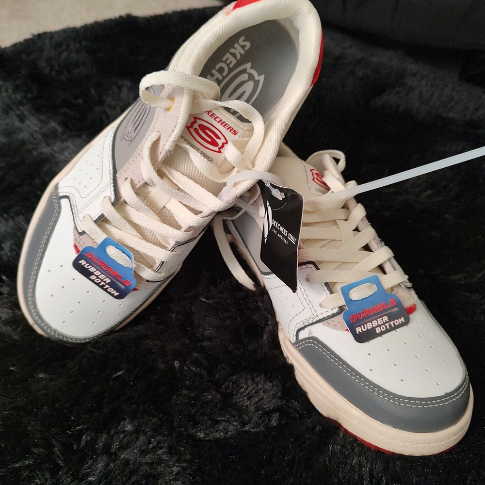Skechers White and Red Sneakers